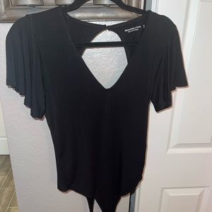 Black flowy sleeve Abercrombie body suit